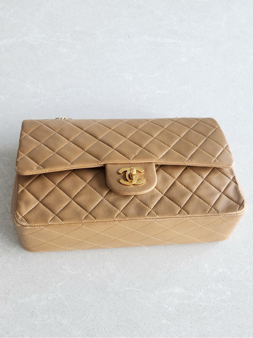 Chanel Classic Flap in Caramel Lambskin Series 1 Vintage 24k gold plated - Picture 2 of 8